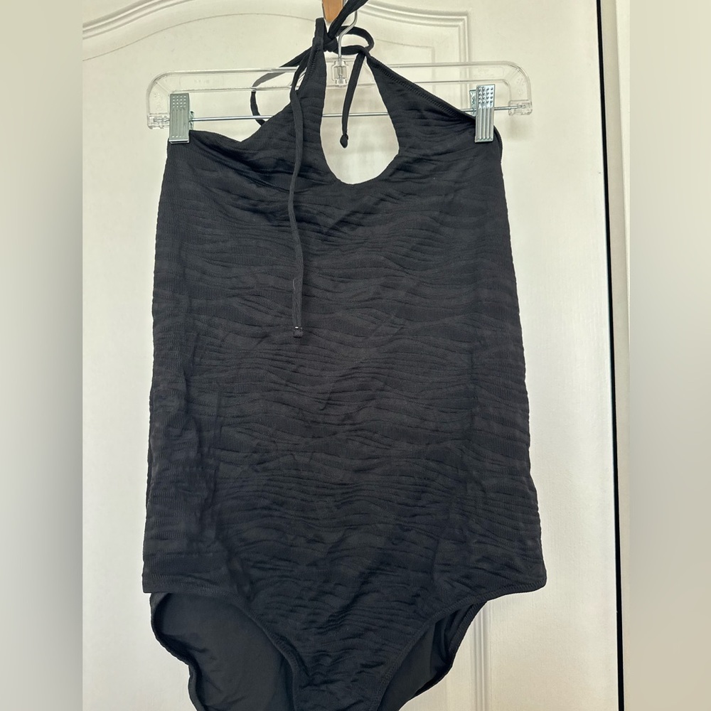 Like New Aerie Black Textured Rounded Halter Neck Swimsuit size XL